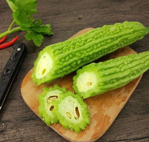 随笔妈妈吃葫芦瓜视频,温馨家常味，亲子共享时光