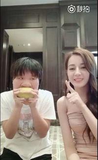 石凯搞笑视频吃瓜笑翻众人